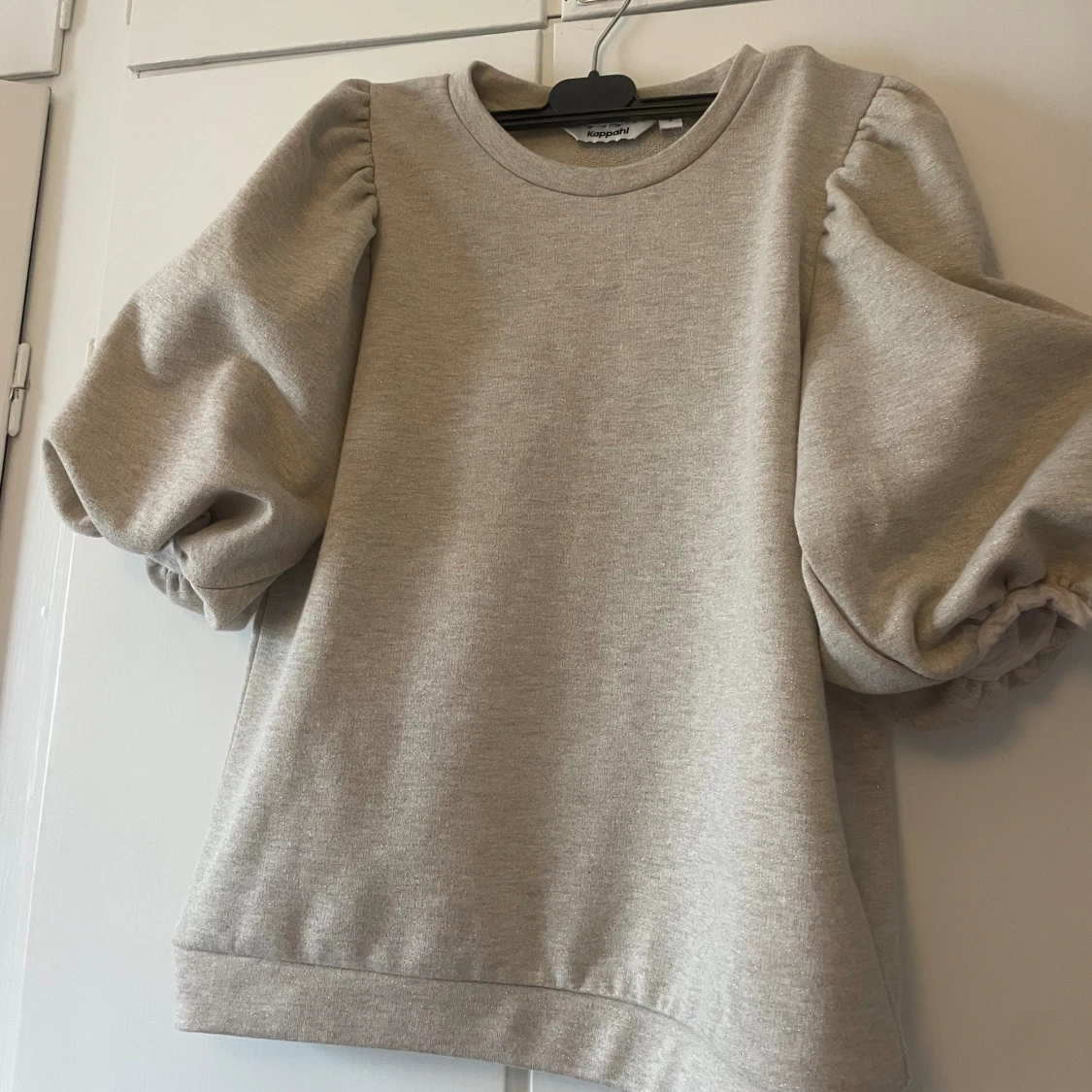 Topp med puffärmar - 90