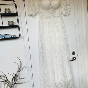 Studentklänning  - Klänning helt ny inte anständig då den inte var rätt storlek för mig