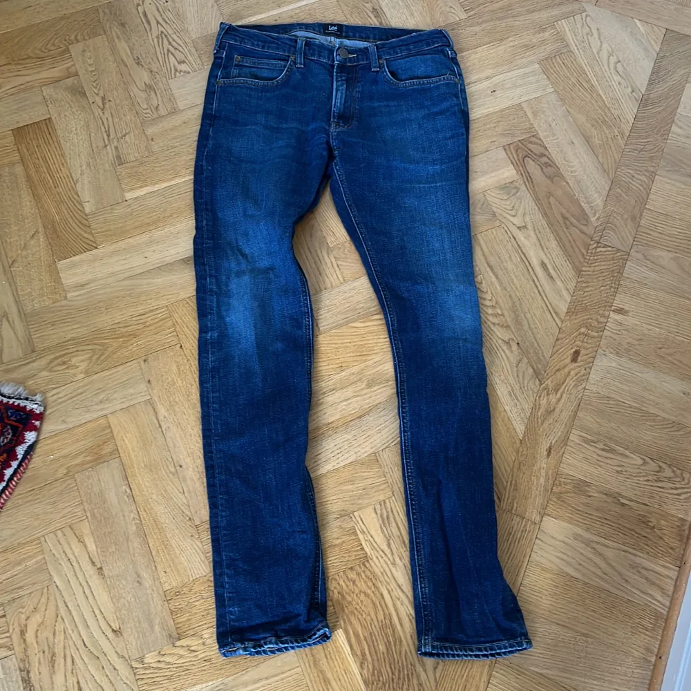 Dessa snygga, helt oanvända Lee-jeans är både snygga och i strålande skick! . Jeans & Byxor.