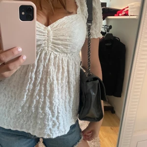 Väska - Fin väska från zara, används inte därför säljer jag 💕original pris 499kr💓