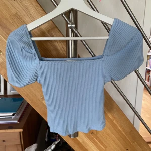 Top från hm i storlek XS - I mycket fint skick 