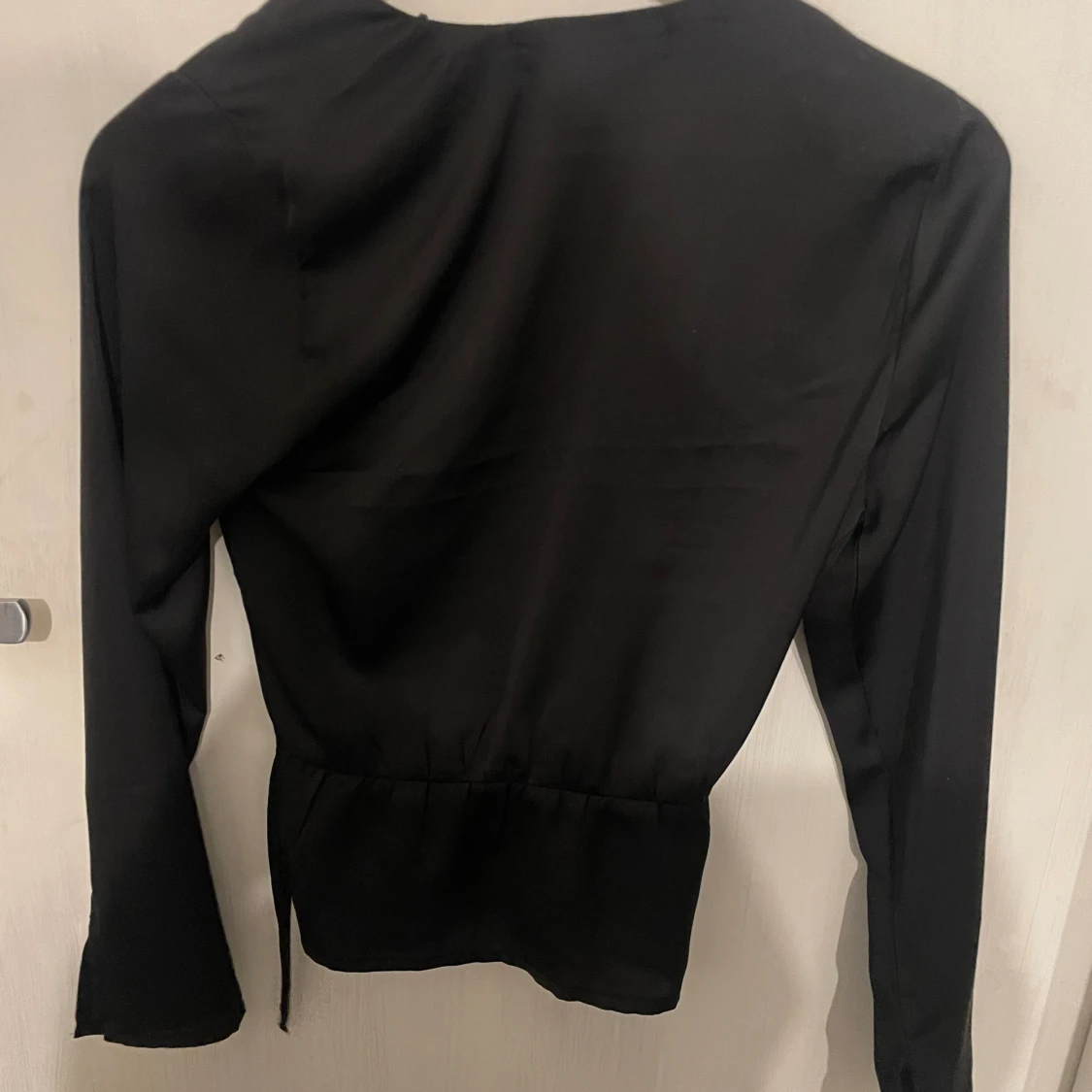 Svart omlottblus - 90