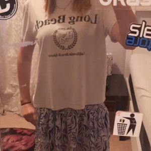 T shirt - Bra skick. Säljer då jag aldrig använder. Hör av dig om du har några fler frågor eller vill ha fler bilder💘 Köpt för 199 