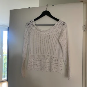 Stickad tröja - Superfin stickad tröja. Storlek L men liten i storleken så skulle säga att den sitter som en medium. 
