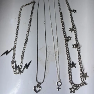 Smycken✨ - Halsband och Armband✨ Pris diskuteras men säljer för en billig peng🫶🏻