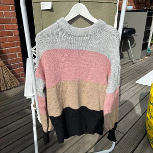 Stickad tröja  - Storlek xs / s