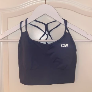 ICIW sport-bh 💙 - Sport bh från I Can I Will, sparsamt använd men bystkuddarna saknas ☺️💙