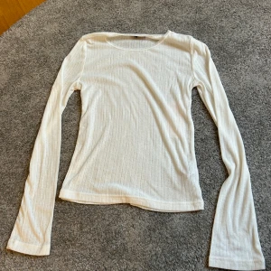 Tröja - Tröja från Nelly, ej andvänd enbart testad, XXS men passar XS