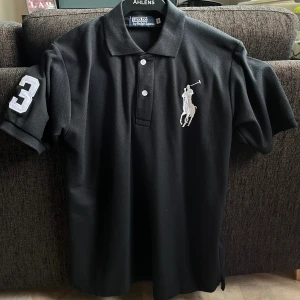 Ralph Lauren - Använt en gång den var för stor på mig. Ny skick. Kom med ett bud!