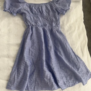 Sommar klänning - Fin pastelllila klänning från shein. Aldrig använd då den var för liten:( 50kr+frakt