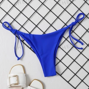 Bikini underdel  - Helt oanvänd bikini underdel i kungsblått från shein✨ Säljer då jag köpte fel färg😇💗