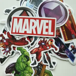 Klistermärken/stickers  Motiv: Marvel  Antal: 25st  Skick: nya/oanvända  Kul att använda till pyssel, scrapbooking och annat 