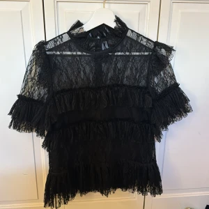 By Malina blus - Säljer denna by malina blus då den inte kommer till andvänding. Den är i super fint skick. ❤️