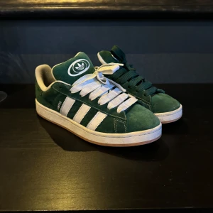 Adidas campus  - Säljer nu mina skor då dom ej användas längre  Skick 7-10 Alla sko snören följer med