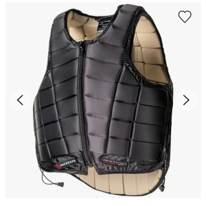 Race Safe child  - TRYCK INTE PÅ KÖP NU!!!!!!! Race Safe säkerhetsväst säljes. Fint skick. Egna bilder fås vid intresse!  Nypris runt 3 000 kr. Kommer skickas med Postnord, frakt kollar jag upp vid intresse! 