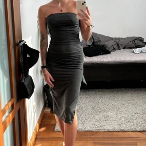 klänning  - Fin klänning i helt nytt skick.