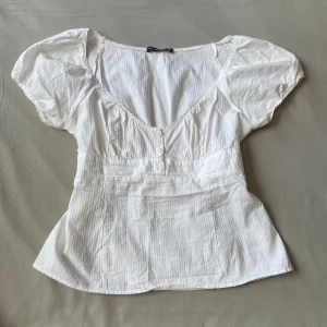 Blus - Vit blus i bra skick 🖤