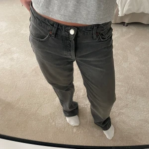 Jeans - Ett par super fina jeans. Jag brukar vanligtvis ha strl 38 i jeans och dessa blir lite baggy på mig.  Jag är 170 cm lång.