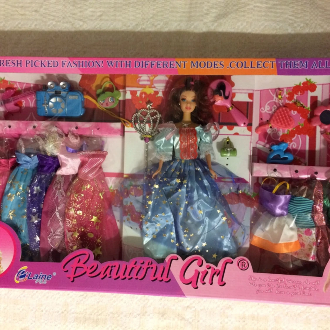 Docka med kläder och Leksaker  - 91