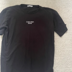 Calvin klein T-shirt  - Säljer Calvin Klein t-shirt i bra skick använd ett fåtal gånger 