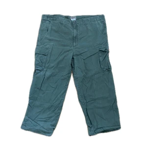 Baggy Cargo Pants - Cargobyxor med väldigt stor midja, bälte behövs. Sitter som en S/M