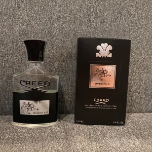 Creed Aventus - Säljer min pappas Creed Aventus eftersom att han inte använder den längre. Den är köpt i Frankrike för några månader sen. Den är använd ett par gånger. Pris kan diskuteras vid snabbaffär.