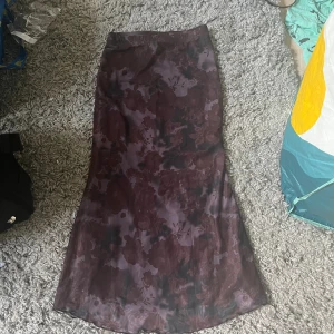 Y2k kjol  - Jätte fin kommer inte till användning den är inte riktigt min stil 💖