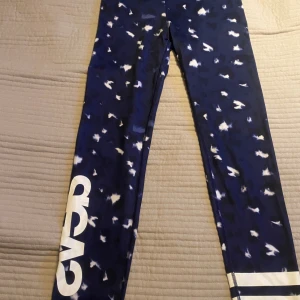 Tränings byxor - Lite använda sen innan men i väldigt fint skick! 20kr/st eller alla för 50kr.