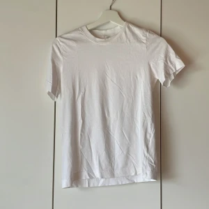 Arket t-shirt - Vit i xs