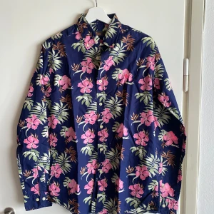 Morris Skjorta - Morris Skjorta blommig   Oanvänd  Storlek: S