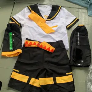 Len kagamine vocaloid cosplay Worn 3-5 times for a short period, so fairly new and barley worn. Small stain on shirt but isnt noticeable.