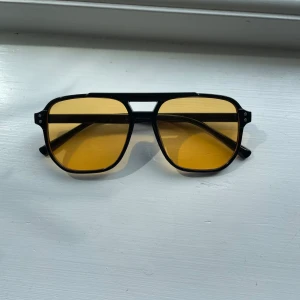 Grisch Glajjor - Riktigt sköna solglajjor helt oanvända 10/10 skick. Skickas oftast samma dag,Fraktas till dig inom 1-3 dagar. Finns i 3 olika färger, finns fler i profilen