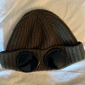 C.P Company mössa - En C.P Company mössa i perfekt skick! Använd lite