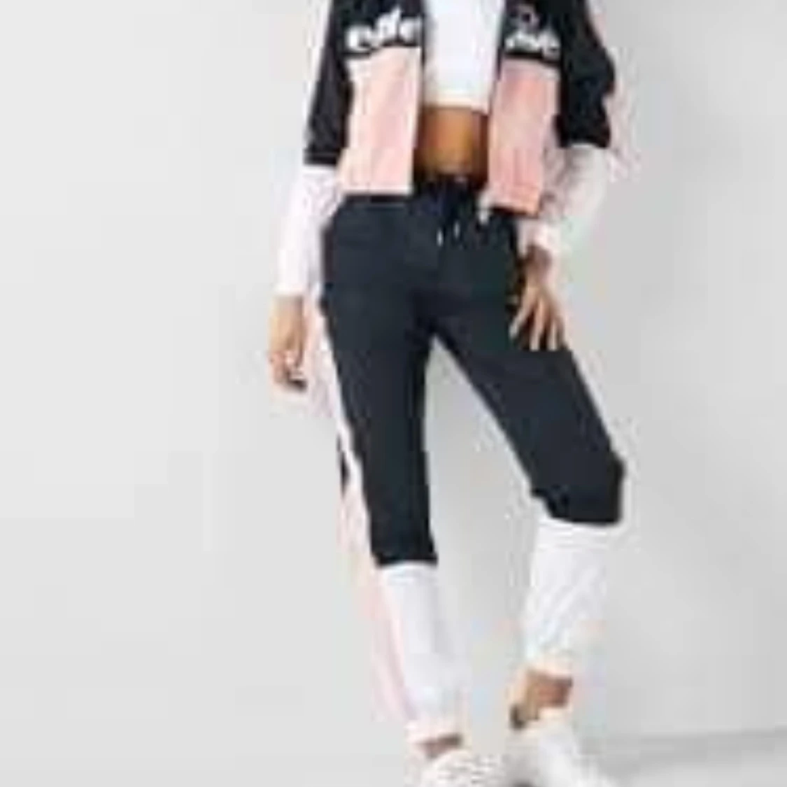 Nytt Ellesse set 3plagg, jacka och 2 par byxor.