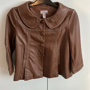 Läder bolero - Säljer denna coola kofta/bolero som tyvärr inte kommit till användning 