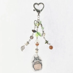 Totoro nyckelring - 100% handgjord av mig! Om du är intresserad så kan du läsa sista bilden! 