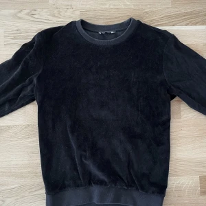Velvet tröja  - Snygg Velvet tröja från Kiomi utan flaws .  Storlek S. 