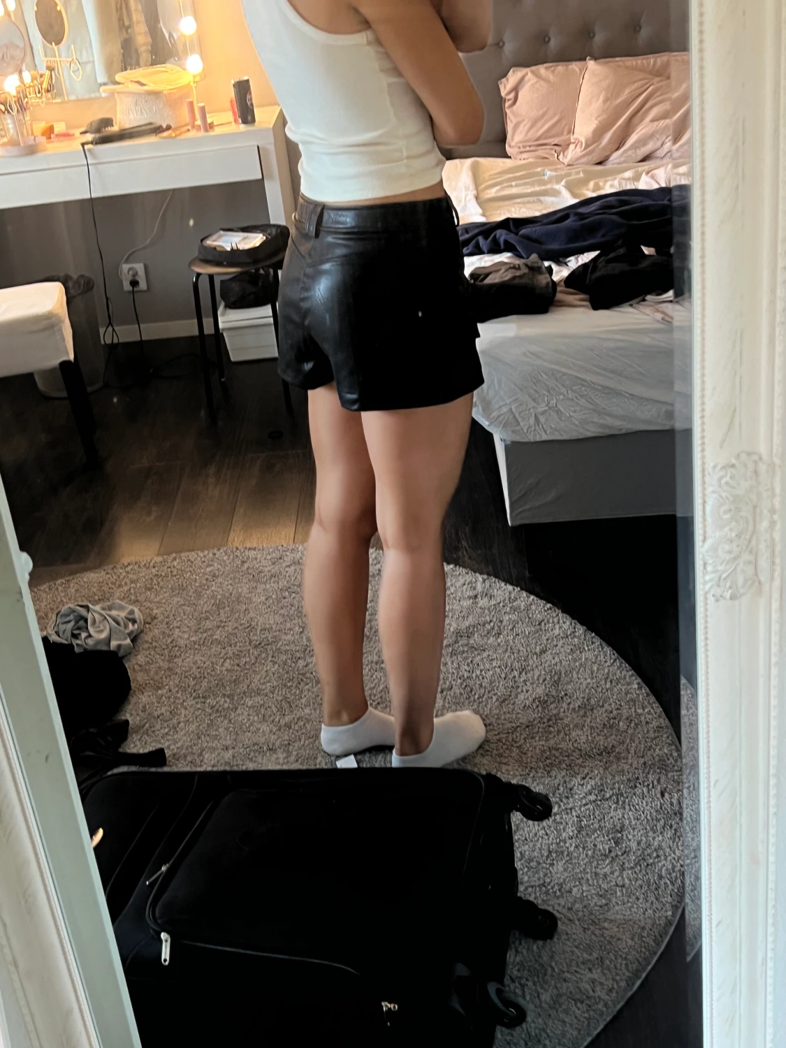 Lågmidjad kjol med shorts i läder - 90