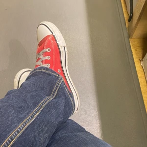Converse - Inte nya men inte dåliga heller. Är 37 men skorna passar ändå som är 35,5