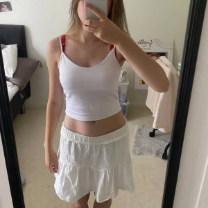 Kjol - Bra skick! Frakten ingår inte i priset!!❌🚚