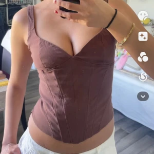 Zara topp - Sparsamt använd med lite defekter, se bild 2 & 3💕