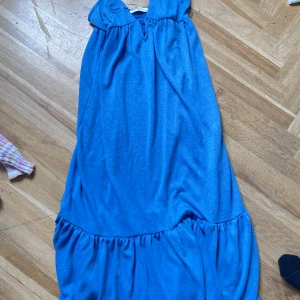 Blå lång klänning - Super fin klänning 