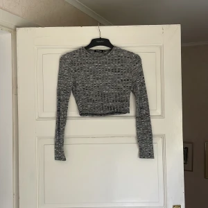 Set - Set från bohoo i använt skick men har inga tecken på användning. Storlek 34/36. Skickar mer bilder om de efterfrågas. Fraktkostnad tillkommer 💕  Båda tillsammans för 80 kr eller var för sig för 50 kr