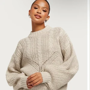 .Object Tröja - Säljer denna knappt använda tröja från .Object. Köpte den för 459kr från Nelly och säljer den för 200kr. Skriv privat för fler frågor❤️