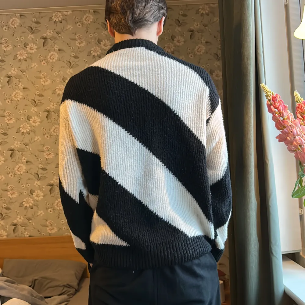 Stickad oversized tröja i strl S . Tröjor & Koftor.