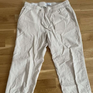 Jack And Jones linne byxor - Säljer helt nya linne byxor , fick de precis men de var inte min storlek 