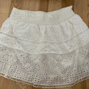 Gullig kjol från zara köpt för några år sedan❤️