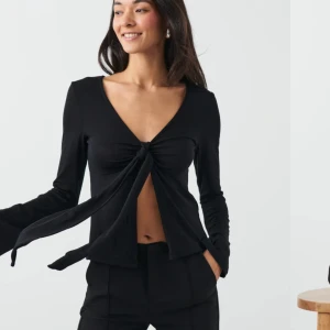 Topp - Svart topp från gina tricot, använd endast en gång!