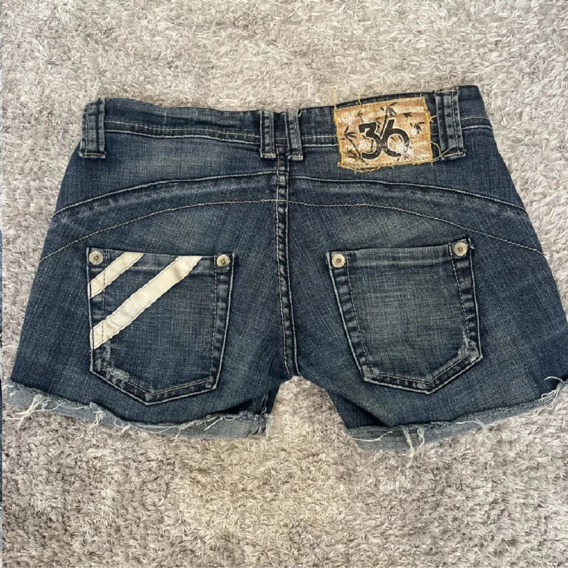 Lågmidjade jeansshorts