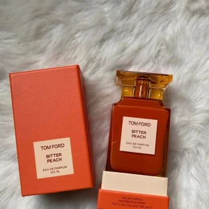 Tom Ford bitter peach - 100ml flaska, 93ml kvar. Förpackning och kvitto.  Byter gärna Priset är inte fast, det går bra att buda. 